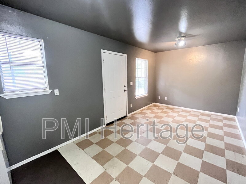 Foto principal - 809 E Huntsville Ave
