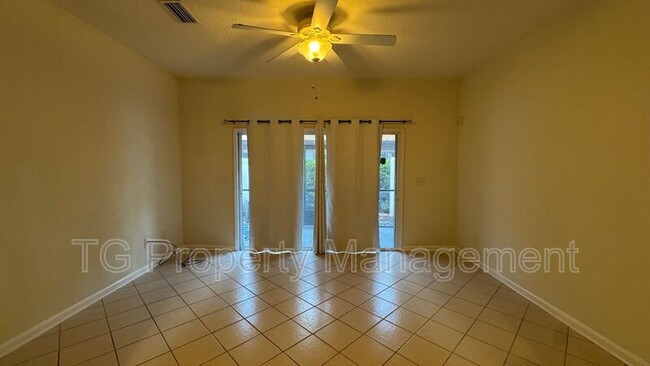 Building Photo - 12999 Sunset Lake Dr