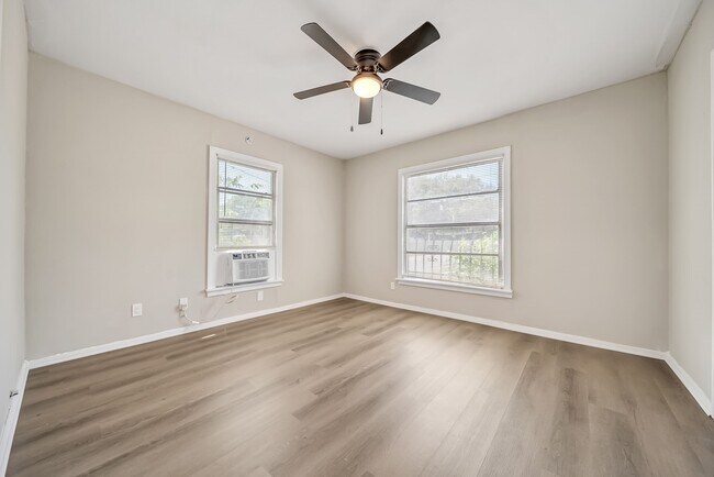 Foto del edificio - 2619 Nettleton St
