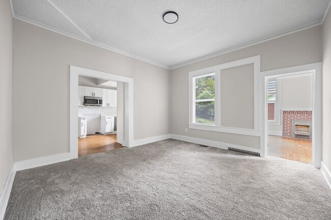 Building Photo - Charming 3-bedroom, 1-bath brick bungalow ...