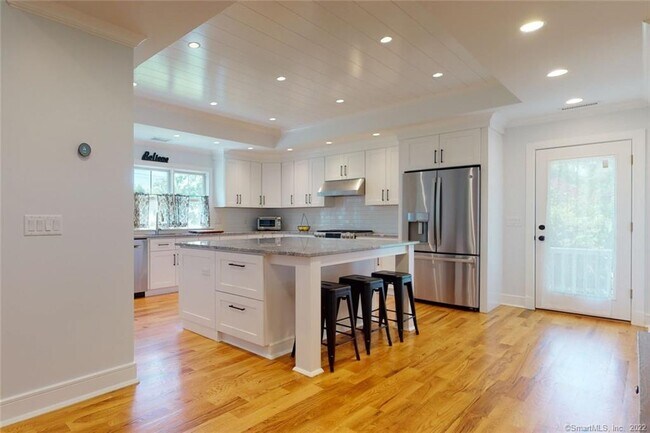 Building Photo - 21 Anthony Ln