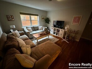 Building Photo - 63 Selkirk Rd