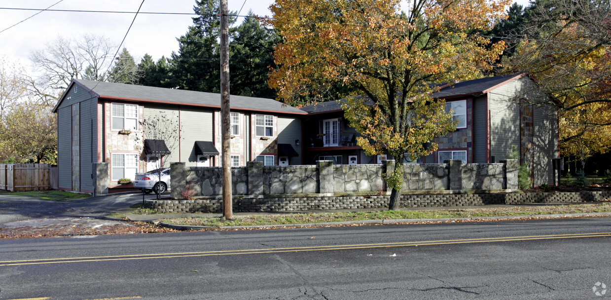 Primary Photo - University Commons Apartments