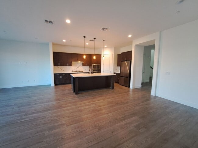 Building Photo - One Lake Lakeview Home with Resort Style A...