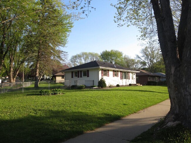 corner view - 1129 Cascade St NW