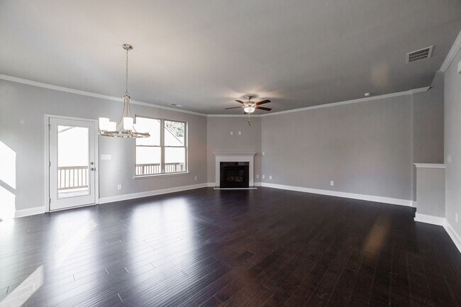 Foto del edificio - Contemporary 3 Bed 2 Bath Townhome WITH Bonus Room in Suwanee!