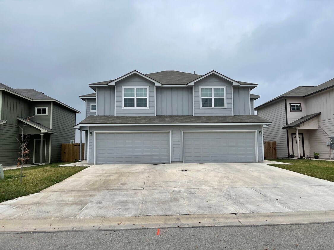 Foto principal - Townhome for rent