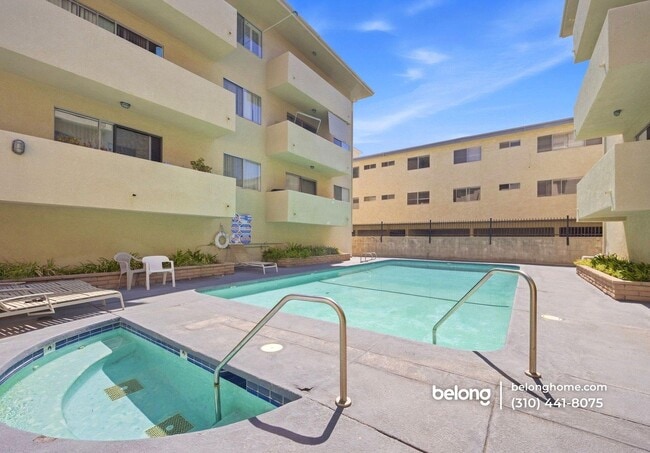 Building Photo - 5400 Lindley Ave