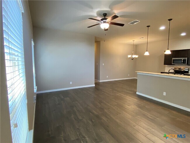 Foto del edificio - 2213 Avery Village