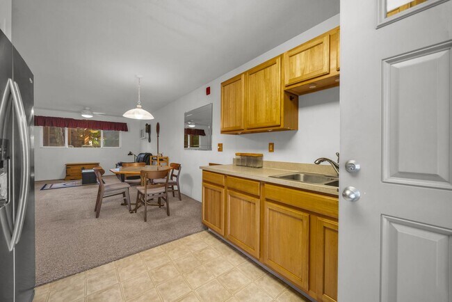 Foto del edificio - Move-In Ready 2BR/2BA Condo – Fully Furnished, AC, Washer/Dryer, 2 Parking stalls