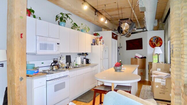 Foto del edificio - 2911 N Western Ave