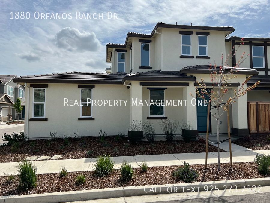 Foto principal - Brand New 4 Bed/3 Bath Home in Perfect Bre...
