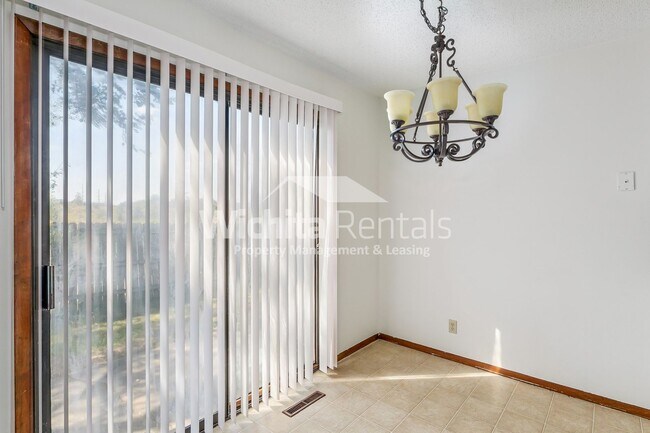 Foto del edificio - 2305 S White Oak Dr