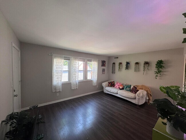 Foto del edificio - 1170 Bryden Rd