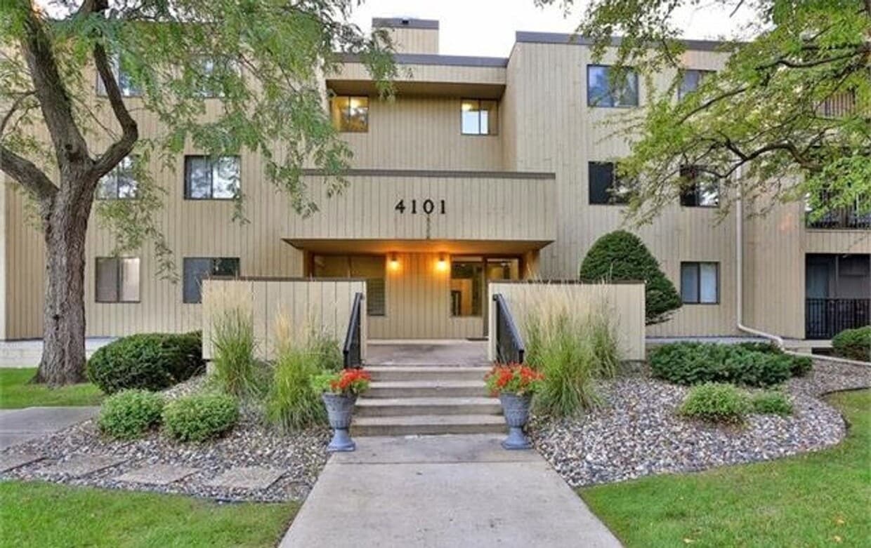 Primary Photo - Cedarwood Condos - Cable, Internet & Under...