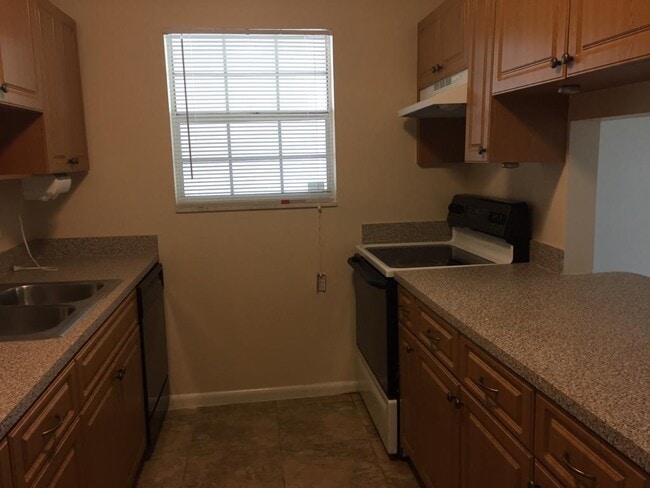 Building Photo - 4931 Wedgewood Way