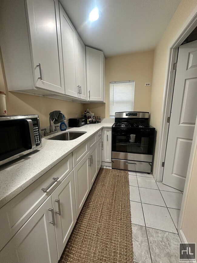 Building Photo - 2 Bed/ 1 Bath Jamaica NY