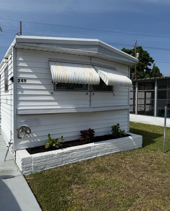 Foto del edificio - **FIRST MONTHS RENT FREE** 2 Bedroom Mobile home with Spacious yard!