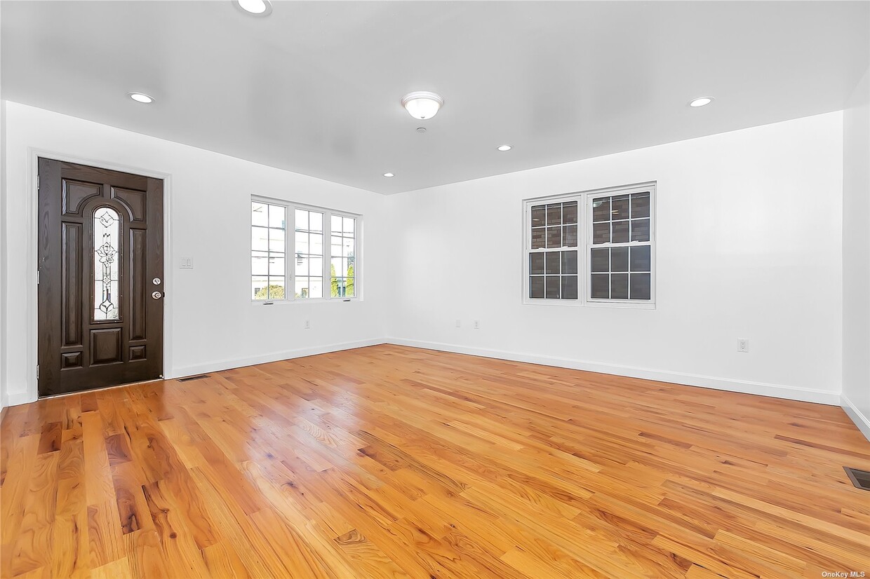 Primary Photo - 916 Wilcox Ave