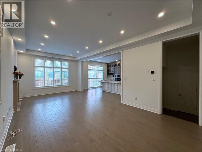 Photo du bâtiment - 470 Violet Gate