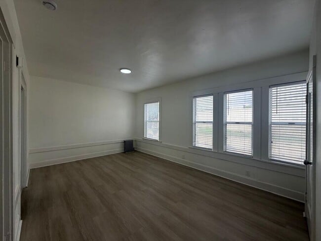 Building Photo - 71 10th St