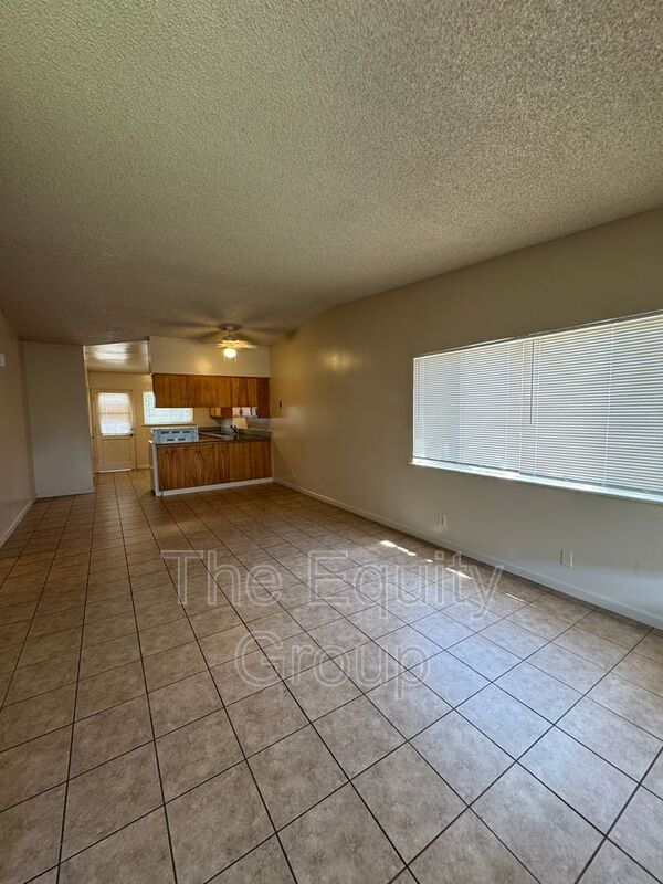 Foto del edificio - 1140 W Tulare Ave