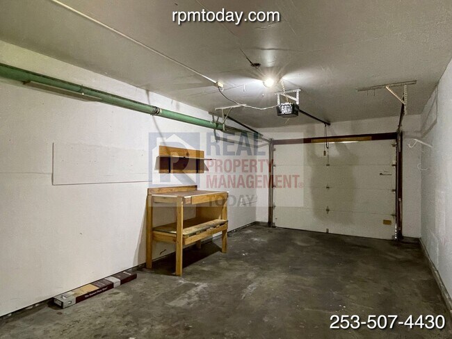 Building Photo - $300 OFF MOVE IN SPECIAL! Ground floor uni...