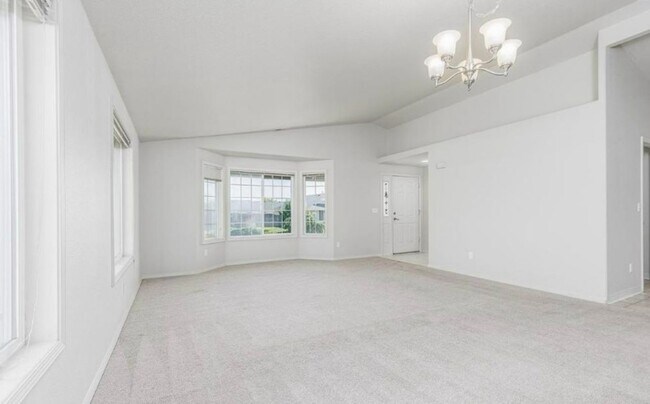 Foto del edificio - Stunning 3 Bedroom in West Pasco with RV Parking!!