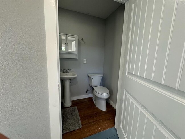 Building Photo - 511 Main St