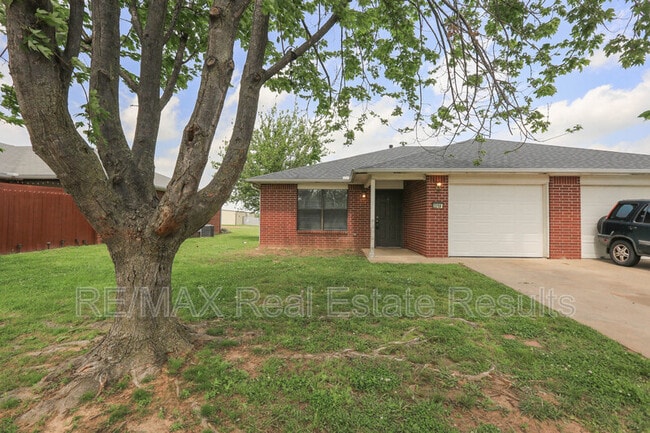 Photo - 2219 W Roselawn St Apartment