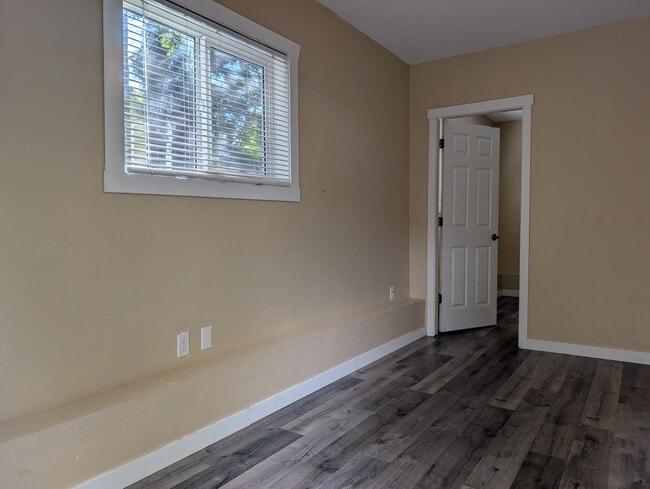 Photo du bâtiment - 7894 Hurd St