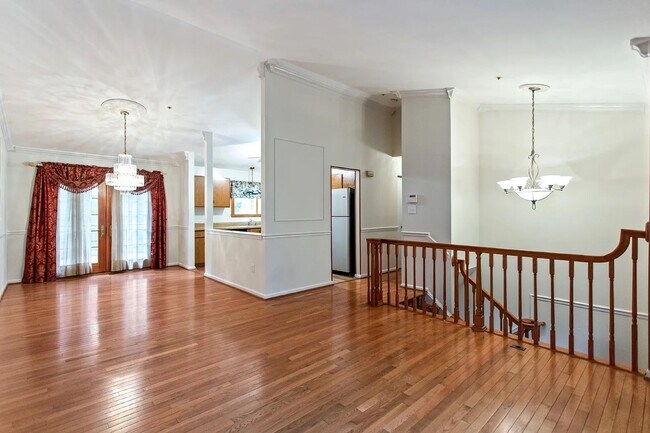 Foto del edificio - Beautiful 4 BR/3 BA Single-Family Home in ...