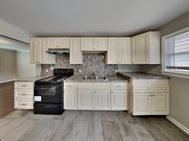 Foto del edificio - 7745 Madrid Ave