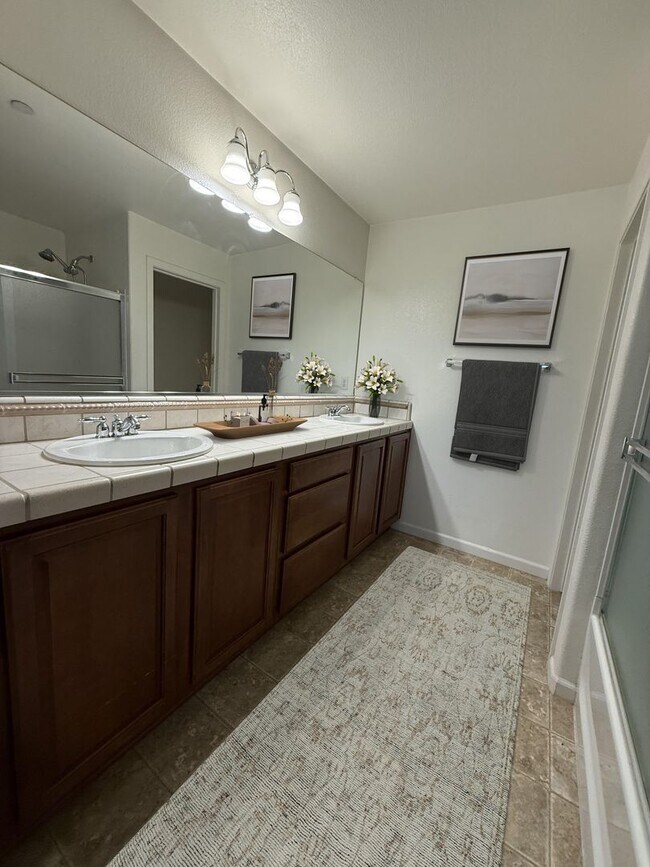 Foto del edificio - *For Rent: Stunning 2-Bedroom, 2-Bathroom ...