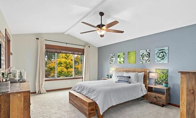 Building Photo - Option of 6 month rental available!