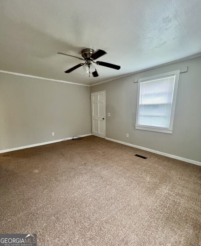 Building Photo - 1325 Triple Hill Dr