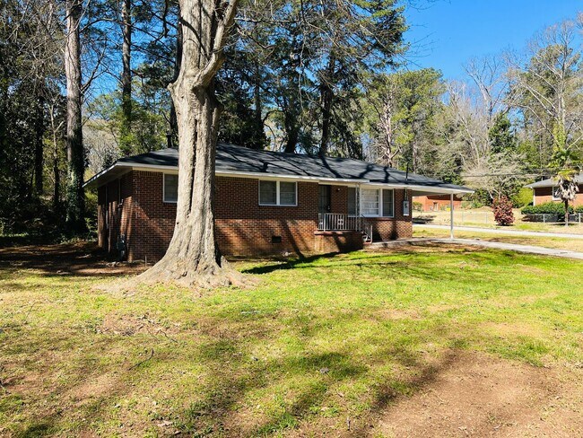 Building Photo - Renovated 3 bedroom 1.5 bathroom home in A...