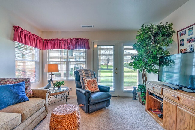 Building Photo - Fully Furnished Home with ALL Utilities In...