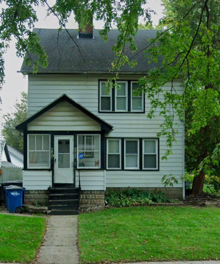 17458 Salem Unit 17458 Salem Lower, Detroit, MI 48219 Room for Rent