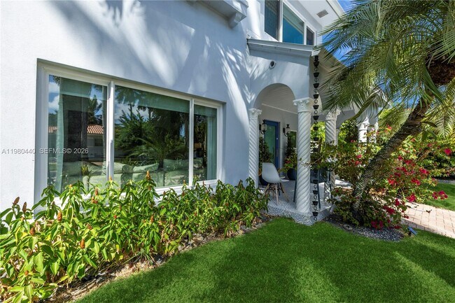 Building Photo - 1121 NE 85th St