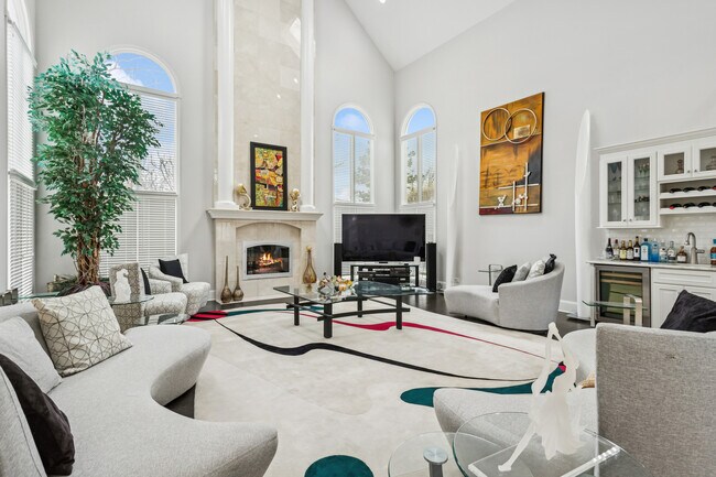 Foto del edificio - 9200 Falling Waters Dr W