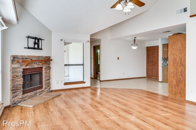 Building Photo - 3 br, 2 bath House - 4708 Jasmine Dr.