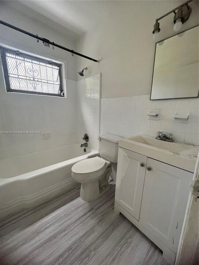 Foto del edificio - 11203 NW 12th Ave