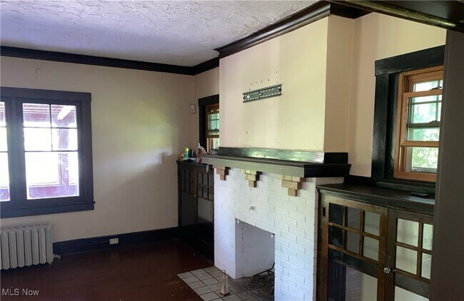 Building Photo - 280 Fairgreen Ave