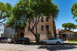 Building Photo - 3132 S Lituanica Ave