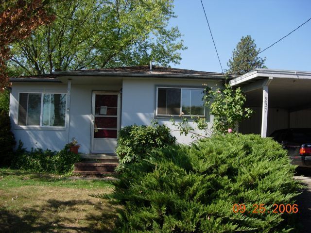 Foto del edificio - 3-Bedroom, 2-Bathroom with 2 car Carport in Sutherlin