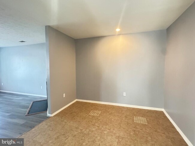 Building Photo - 7233 Mill Creek Ct