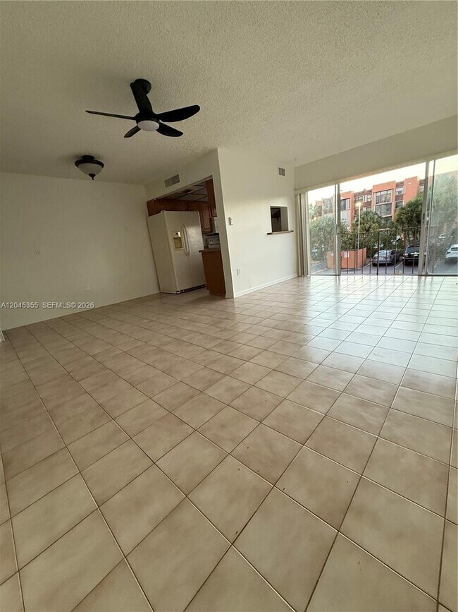 Foto del edificio - 9390 W Flagler St