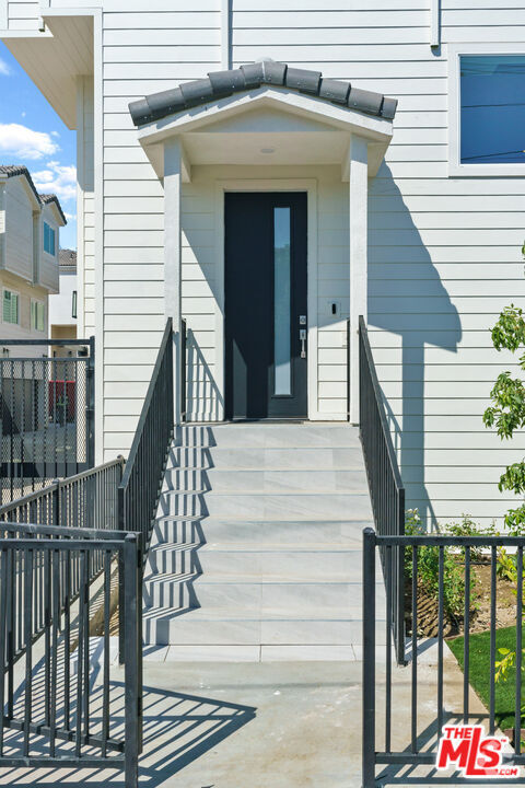 Building Photo - 14651 W Sara Ln