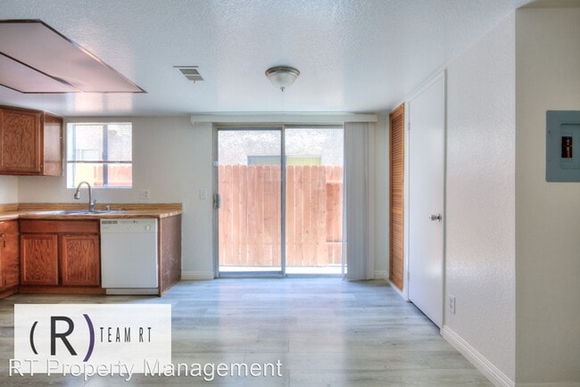 Building Photo - 2 br, 2.5 bath House - 1540 Potrero Grande...